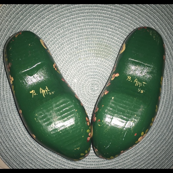 Dutch Shoes - Picture 3 of 3